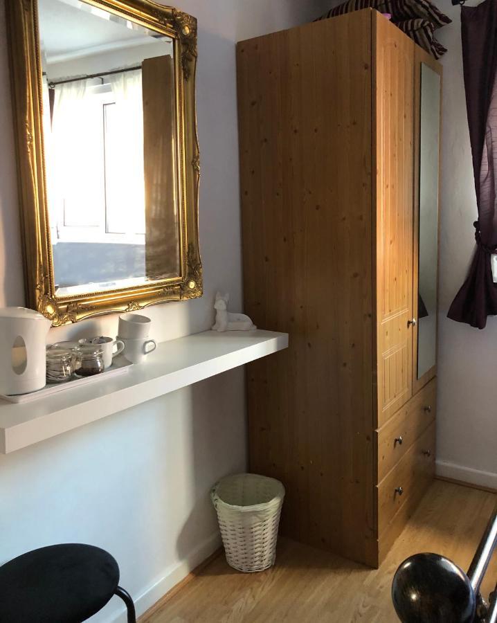 Home From Home, Close To Redditch Hospital Abb Экстерьер фото